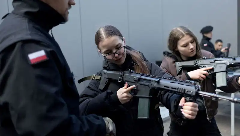 Polonya, Savaş Hazırlıklarına Başladı: Siviller Askeri Eğitime Katılıyor