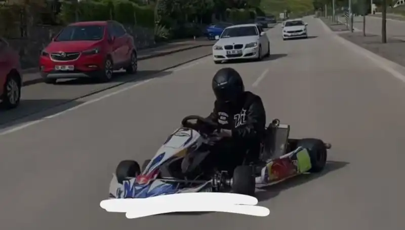 Go-Kart Sürücüsünün Tehlikeli Drift Gösterisi Kaza Tehlikesi Yarattı