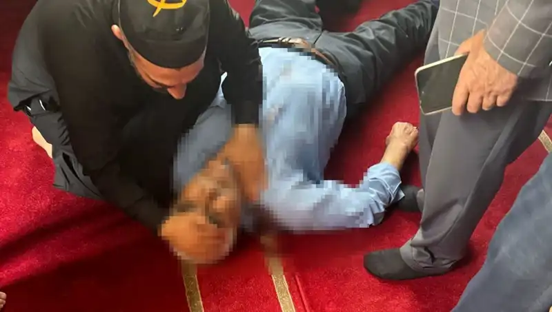 Camide Namaz Kılarken Bıçaklanan Şahıs Hayata Tutunmaya Çalışıyor