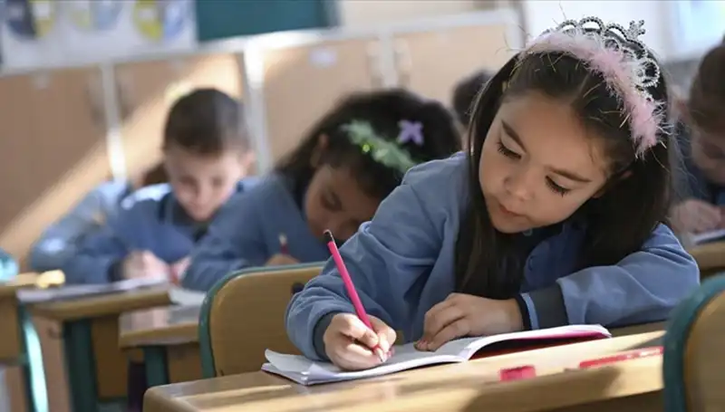 Okullar Ara Tatilin Ardından Ne Zaman Açılacak? 2024-2025 Takvimi Açıklandı!