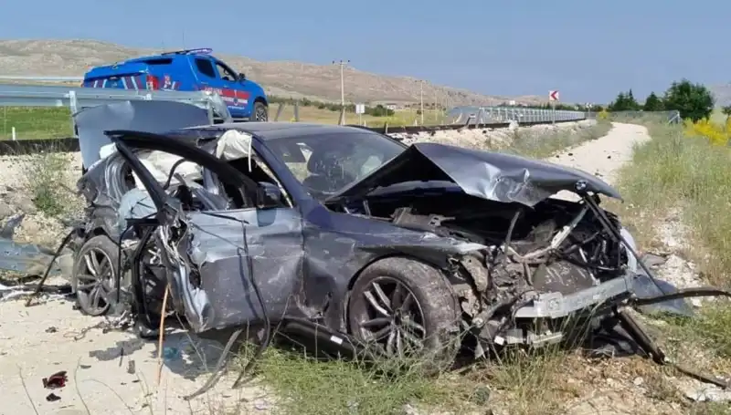 Sivas’ta İki Ayrı Trafik Kazasında Dokuz Kişi Yaralandı