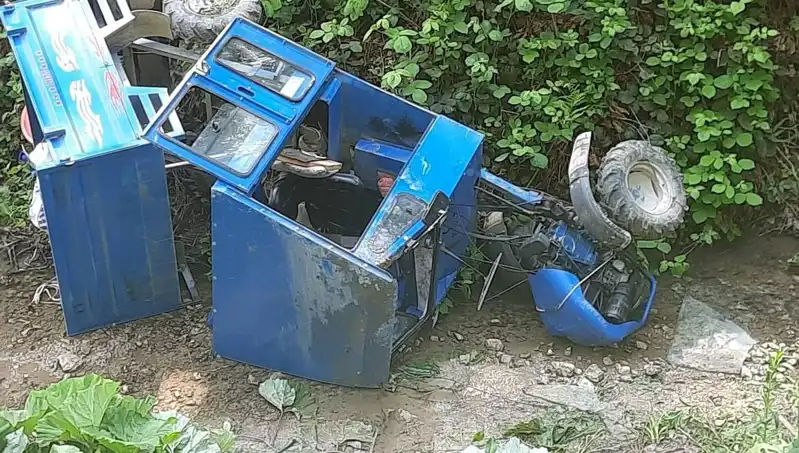 Dereye Devrilen Pat Pat Kazası: İki Kişi Yaralandı