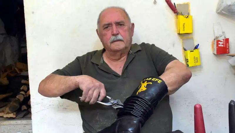 Tireli Hasan Usta: 64 Yıldır Geleneksel Sanatı Yaşatan Usta
