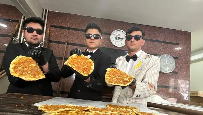 Takım Elbiseli Fırıncılar: Şaşkınlık ve Tebriklerle Dolu Bir Gün