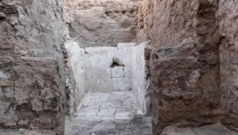 Mısır’da Tarihi Bir Keşif: 3500 Yıl Önceye Ait Kraliyet Mezarı Bulundu