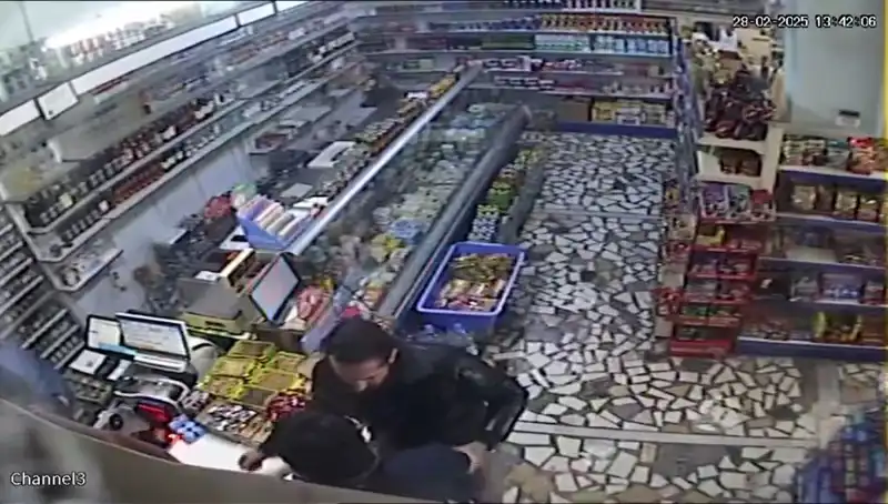 Cezaevi Firarisi, Markette Bıçakla Dehşet Saçtı: O Anlar Kameralara Yansıdı