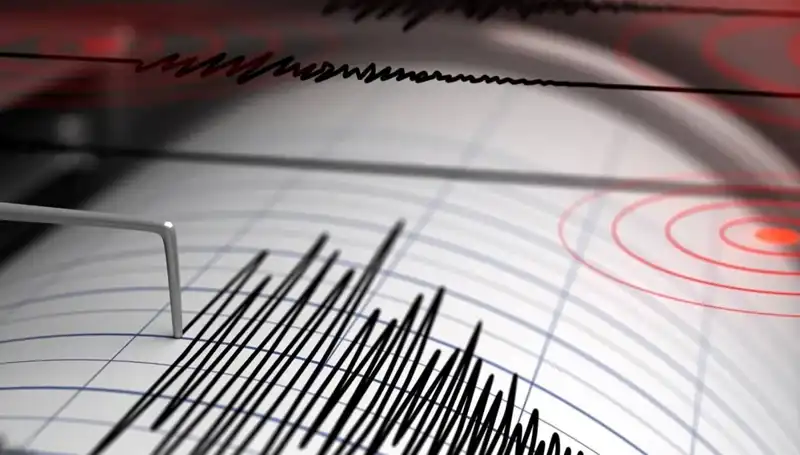 Manisa’da 4 Büyüklüğünde Deprem: Vatandaşlar Panik İçinde Sokağa Döküldü
