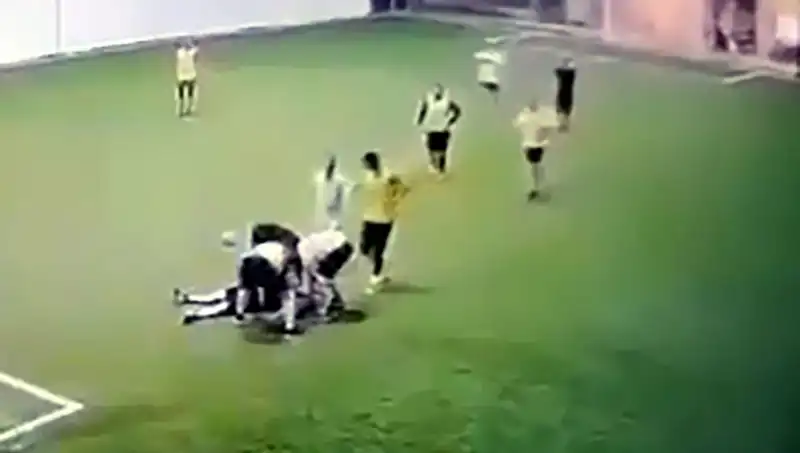 Adana'da Halı Saha Kaza: 3 Çocuk Babası Hayatını Kaybetti