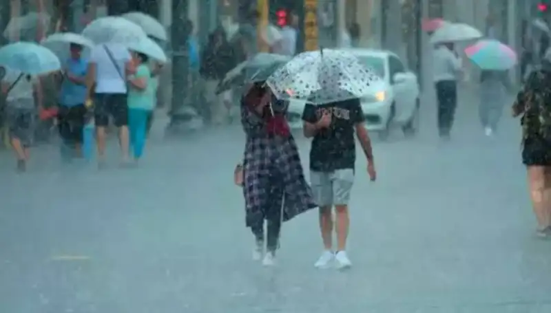 İstanbul'u Vuran Sağanak Yağış ve Yangın Bölgesine Uyarılar!