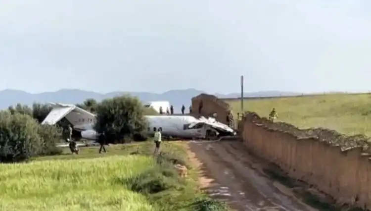 Pistten Çıkan Uçak, Korkutan Kaza ile Duvara Çarptı