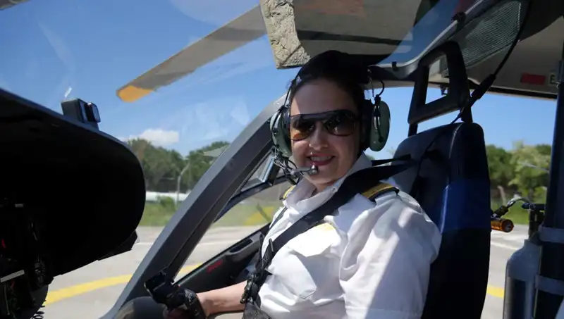 Türkiye'nin İlk Kadın Ambulans Helikopter Pilotu Cesaretiyle Yer Çekimine Meydan Okuyor