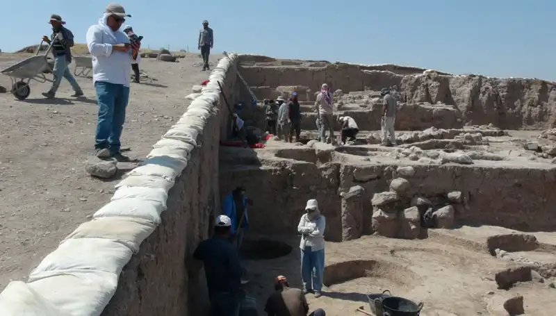 Kilis Oylum Höyük'te Sıcak Havalara Rağmen Kazı Çalışmaları Aralıksız Devam Ediyor