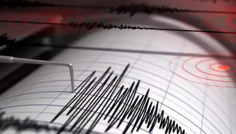 Ege Bölgesi'nde 4,1 Büyüklüğünde Deprem: Halkta Panik Oluşturdu