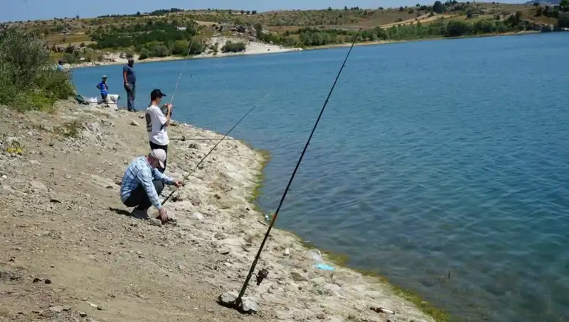 Kafesler Patladı! Balık Severler Barajı Böyle Gördü