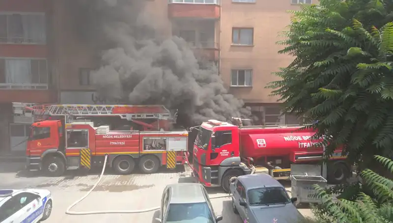 Niğde'deki Beyaz Eşya Deposunda Büyük Yangın: Yangının Sebebi Belirsiz