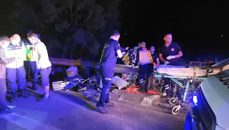 Kazada Minibüste Savrulan Yolcuların Hayat Mücadelesi