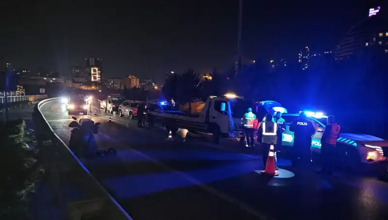 TEM Otoyolu'nda Şok Edici Kaza: Yolda Yatan Kişi Metrelerce Sürüklendi