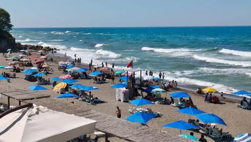 Akçakoca'da Deniz Yasağı! Yaz Tatili Plânlarınızı Etkileyecek Nedenler
