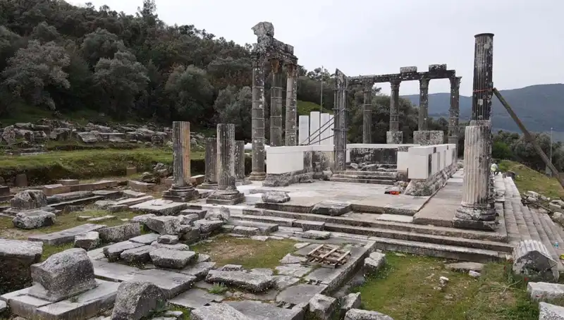 Zeus Tapınağı'nda Restorasyon Çalışmaları Hız Kesmeden Devam Ediyor!
