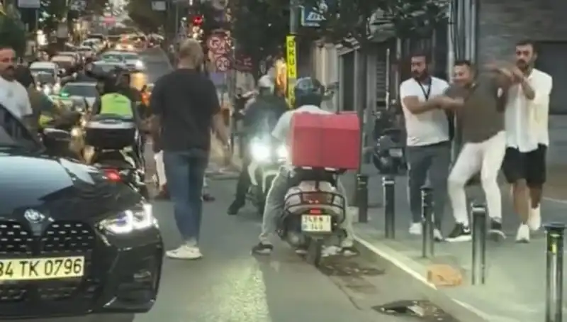 Nişantaşı'nda Yol Verme Kavgası: Sopalı Kadın Mücadelesi