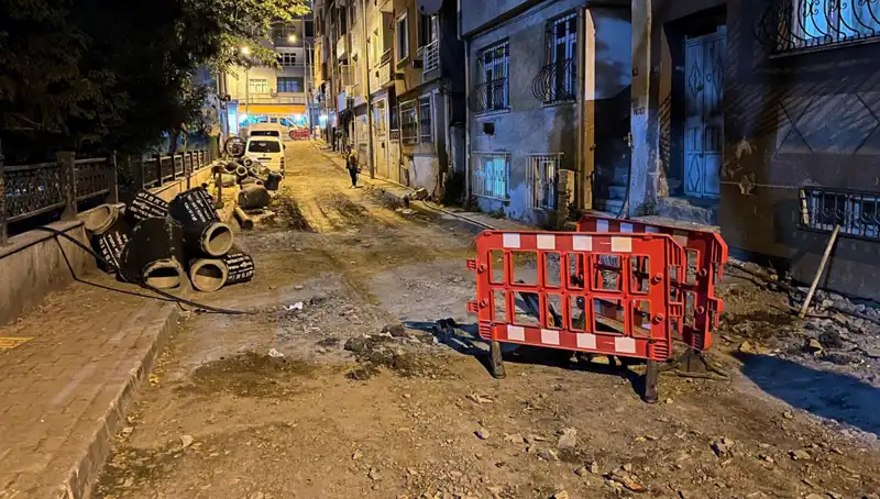 Bayrampaşa Altyapı Çalışmalarında Şok Edici Olay: Rögar Kapağı Patladı