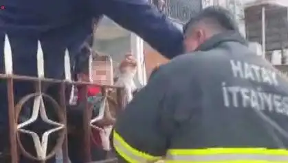 Hatay’da Şok Edici Kaza: Çocuğun Koluna Demir Korkuluk Saplandı