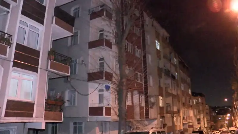 Kolonlardan Gelen Sesler Panik Yarattı: Altı Katlı Apartman Tahliye Edildi