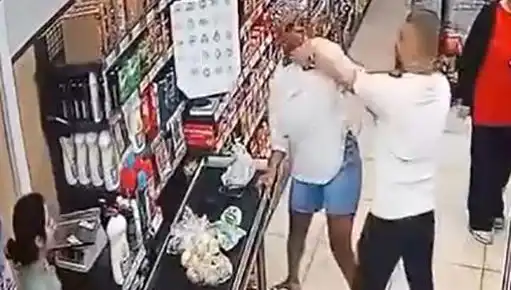 Market Kasa Sırasında Tüyler Ürperten Olay: Çocuğun Önünde Kadına Saldırı