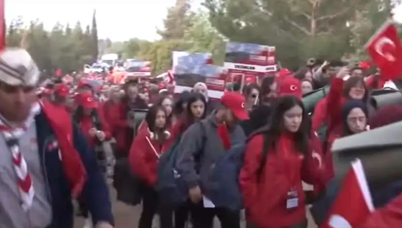 Çanakkale Zaferi'nin 110. Yılında Duygu Dolu 57. Alay Vefa Yürüyüşü Gerçekleşti
