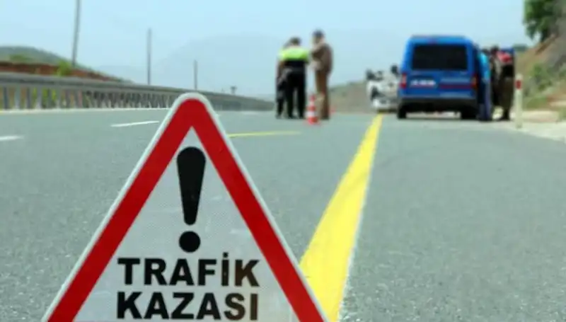 Otomobil ile Hafif Ticari Araç Çarpıştı: 6 Kişinin Hayatını Kaybettiği Kaza