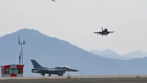 Güney Kore'deki Askeri Tatbikatta Savaş Uçağı Yanlışlıkla Köyü Bombaladı