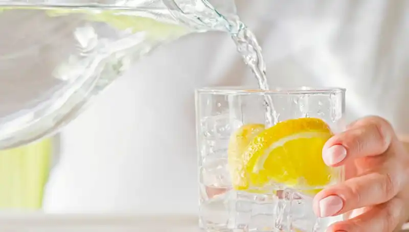 Limonlu Su İçmenin 8 Eşsiz Faydası Ortaya Çıktı!