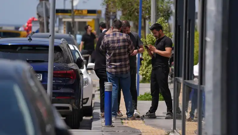 Deprem Panik Anında Balkondan Atlayanlar Yaralandı: Güvenlik Önlemleri Şart!