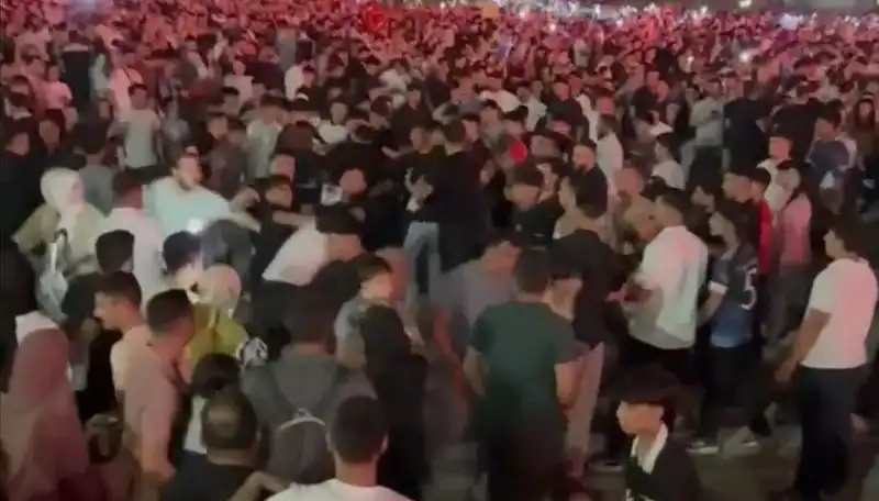 Konserde Bıçaklı Kavga: Üç Kişi Yaralandı, Olaylar Büyüdü