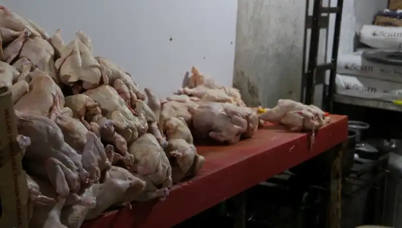 Döner İmalathanesinde Mide Bulandıran Görüntüler İnternet Patlatıyor!