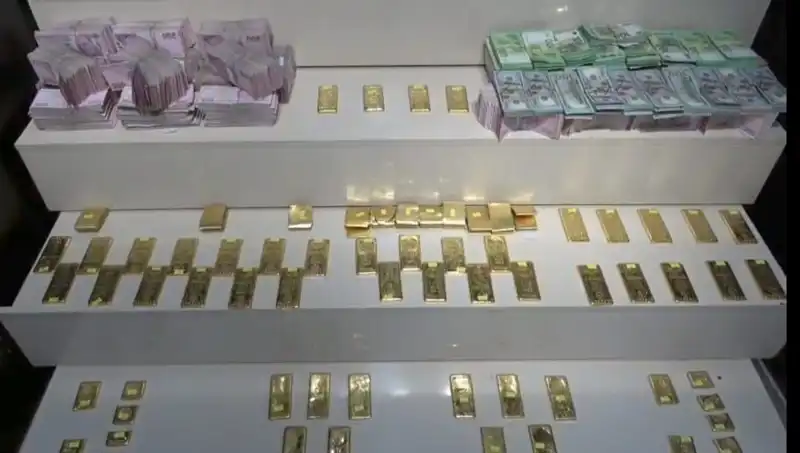 Van Havalimanı'nda Kaçak Altın ve Para Operasyonu: Olayın Detayları
