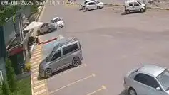Bolu Dağı'nda Şaşırtan Kaza: Araç Kargo Kamyonuna Çarptı