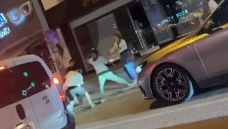 Cadde Boks Ringine Dönüştü: Şehirde Gerilim Dolu Anlar