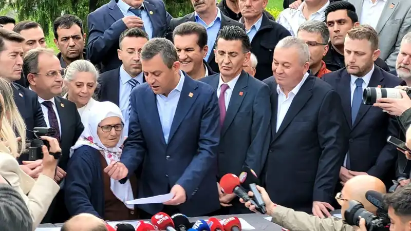CHP, Ekrem İmamoğlu İçin Geniş Katılımlı İmza Kampanyası Başlattı