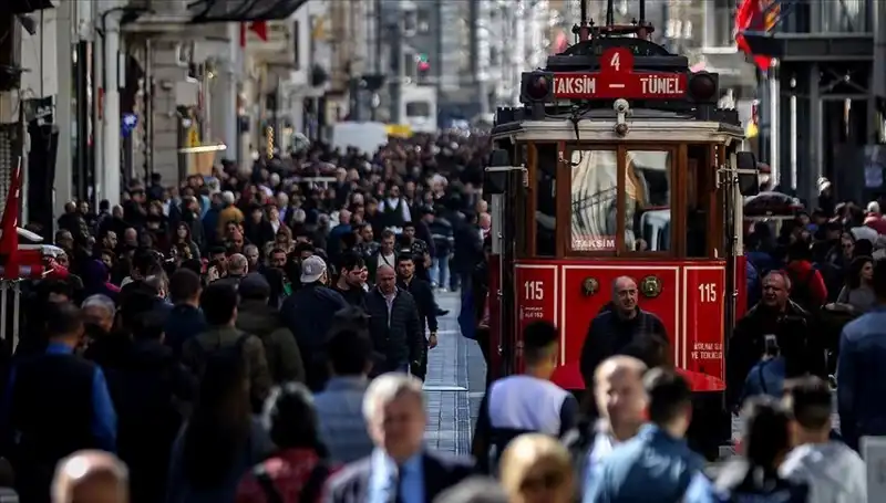 Türkiye Nüfusu 2023'te Rekor Artış Gösterdi: Nedenleri ve Etkileri