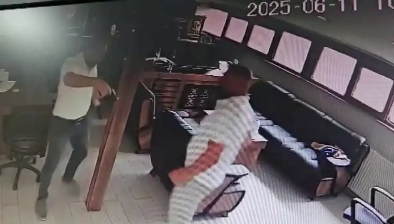 Alacak Verecek Meselesi Kanlı Bitti: Kalfa İş İnsanını Vurup Öldürdü