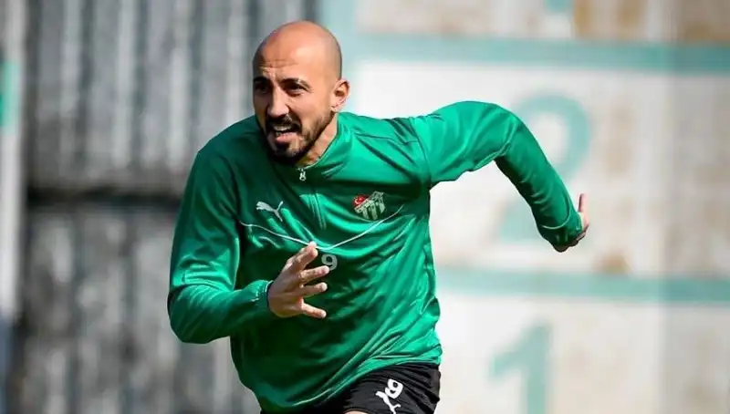 Milli Futbolcunun Yeni Rotası: 2. Lig'de Kariyerine Devam Edebilir