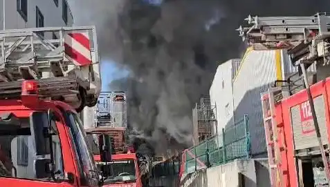 Tuzla'daki Fabrika Yangını: Kontrol Altına Alındı, Yangının Sebepleri Araştırılıyor