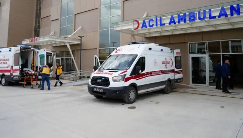 Erzincan'da Feci Kaza: Hayatını Kaybeden Bir Kişi, Üç Yaralı