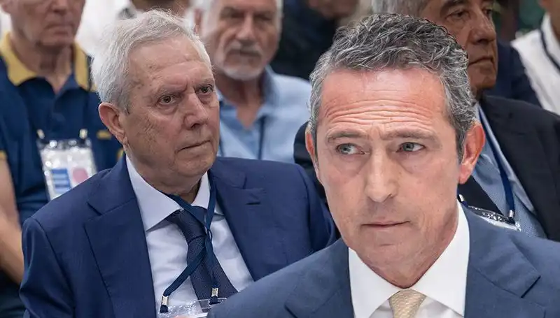 Fenerbahçe Divan Kurulu'nda Gergin Anlar: Aziz Yıldırım'dan Dikkat Çeken Adaylık Açıklaması