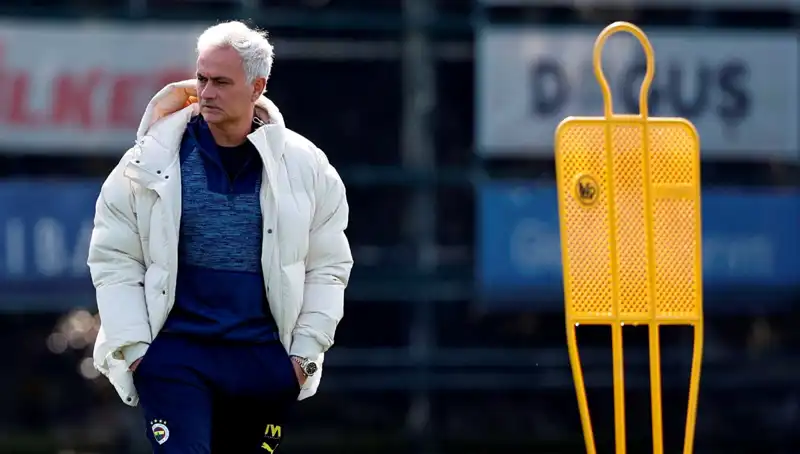 Mourinho'nun Bir Numarası Nedir? Futbol Dünyasını Saracak İpuçları