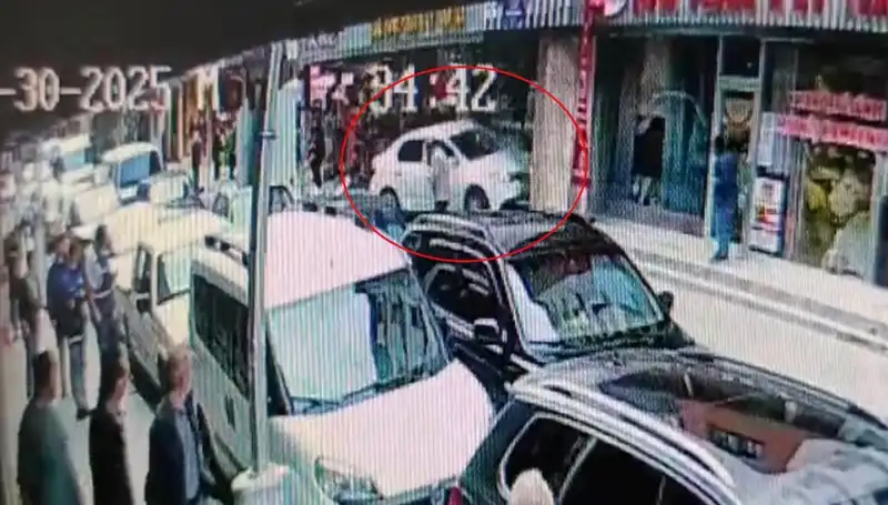 Alkollü Sürücünün Mağaza Baskını: İki Çocuk Neredeyse Tehlikeden Kurtuldu
