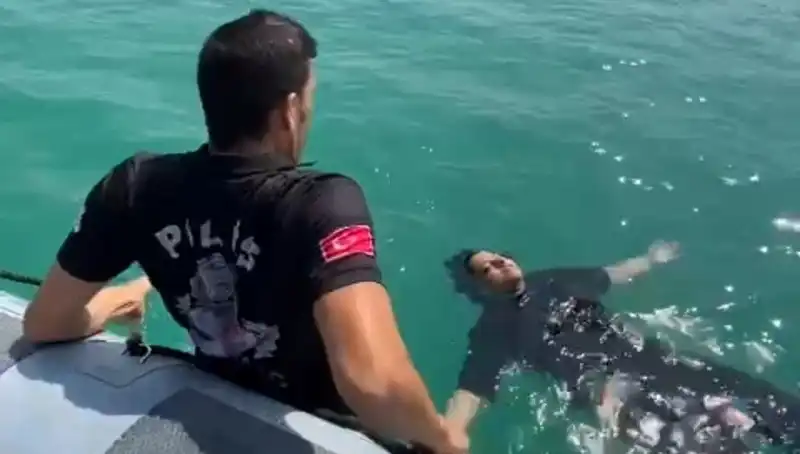 Baraj Gölüne Düşen Kadını Cesur Gemi Adamları Kurtardı