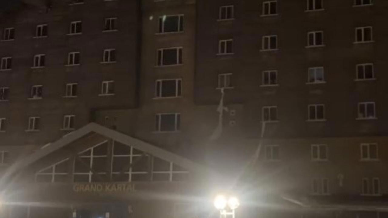 Oteldeki Yangından Kurtulma Mücadelesi