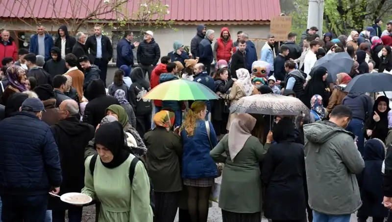 12 Bin Kişiyle Geleneksel Bayramlaşma: Bir Asırlık Renkli Kutlama